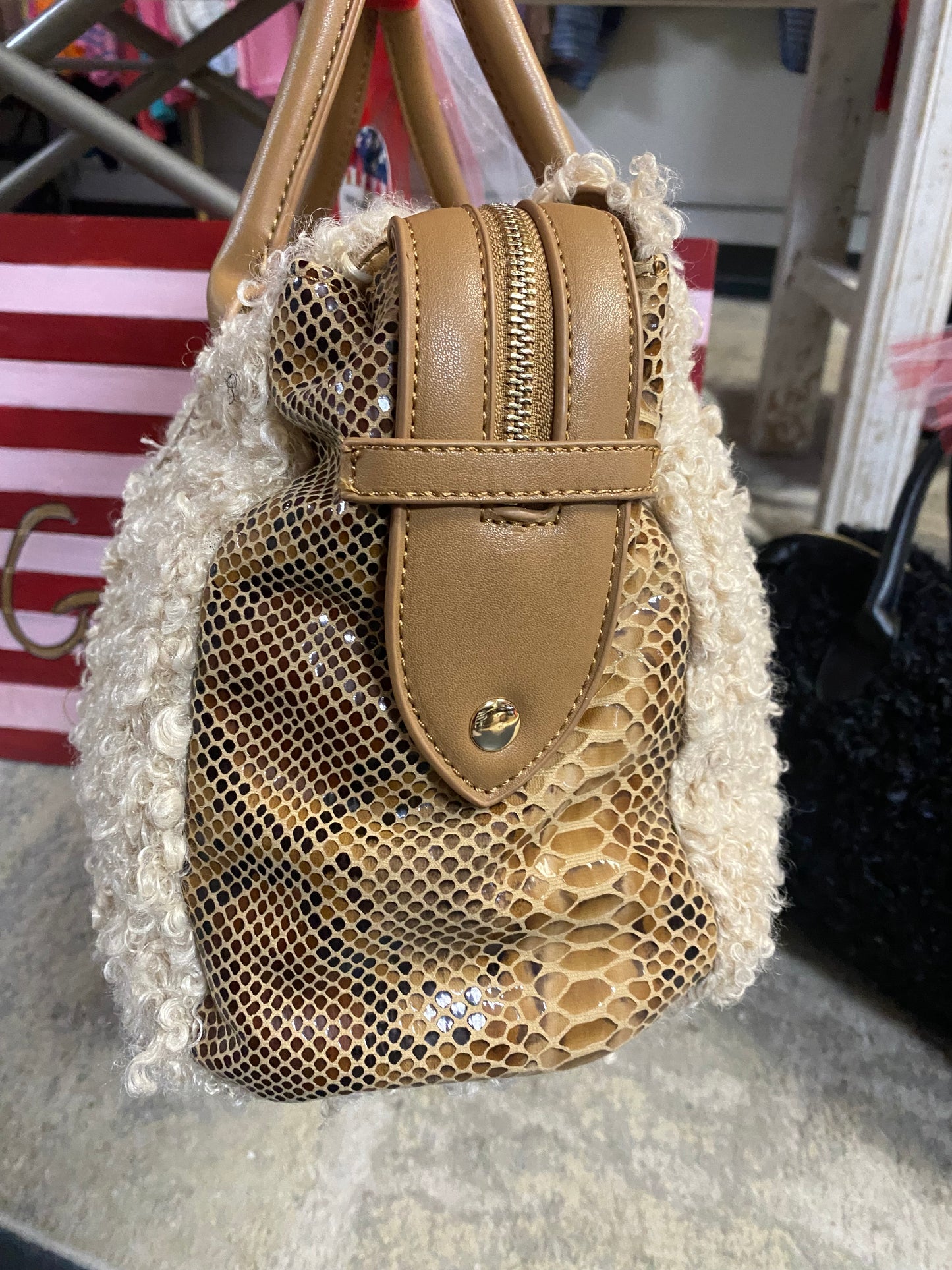 Sherpa Bag Beige or Black